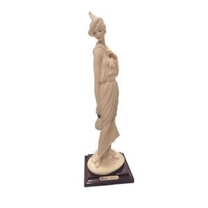Giuseppe Armani 1987 Florence Figurine 1920s Flapper Lady Italy Capodimonte N